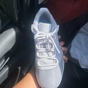 Jordan 11 retro low cement grey